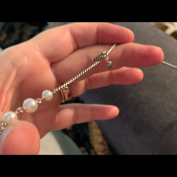 Elegant Pearl and Silver Necklace - Picture 4 of 8